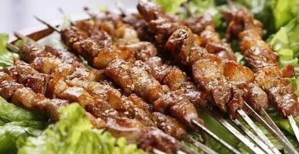 新疆特色美食之五：新疆烤羊肉串及制作方法
