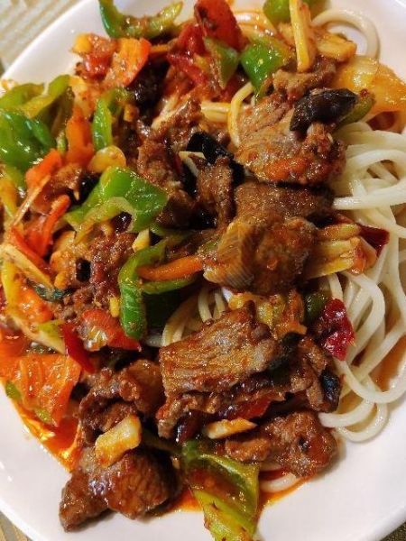 碳水脑袋狂喜！新疆拌面才是干饭人的快乐老家