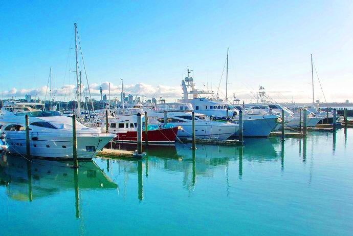 美国帆船杯赛村