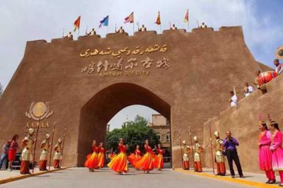 苏巴什古城、库车大馕城、克孜尔千佛洞、温宿大峡谷、刀郎部落、喀什老城、卡拉库里湖、帕米尔高原双飞6日游