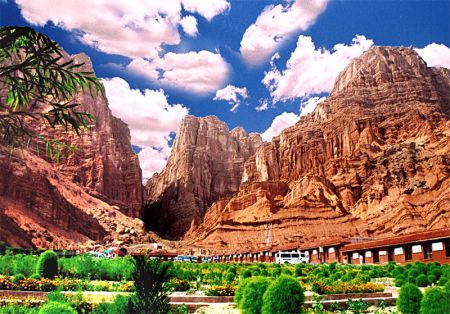 罗布人村寨+克孜尔千佛洞+库车大峡谷双飞2日游